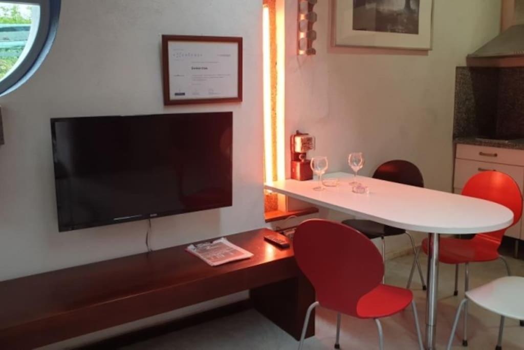 Zentral Club Neutron-Jacuzzi Apartment Belmonte De Miranda Bagian luar foto